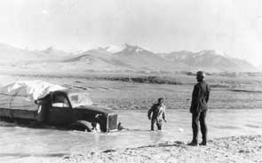 Тонем, братцы. Восточный Памир высота 4000м., 1974г.